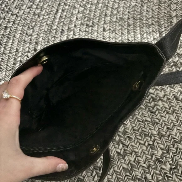 black Etienne Aigner purse - Picture 3 of 8